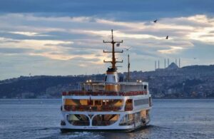 İstanbul’da çok sayıda vapur seferine fırtına engeli