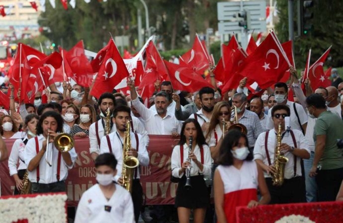 Sandal’dan 100. yıl kortejine davet: Dev Atatürk Anıtı açılacak!