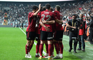 Yönetim krizi yaşayan Beşiktaş 3 puanı 2 golle aldı!