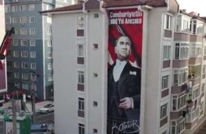 Apartman sakinlerinden duygulandıran hareket! 100. yılda binalarını Atatürk ile kapladılar
