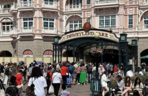 AP milletvekillerini taşıyan hızlı tren yanlışlıkla Disneyland Paris’e gitti