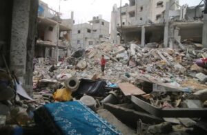 Tam ablukayla saldırı altındaki Gazze’den kareler