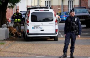 Fransa’da bıçaklı saldırıda öğretmenin öldüğü lisede bomba ihbarı: Tahliye edildi