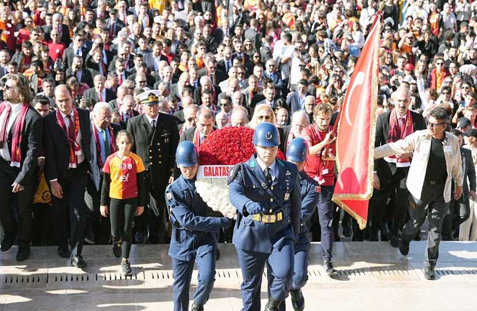 Galatasaray, Cumhuriyet’in 100. yılı anısına Anıtkabir’i ziyaret etti
