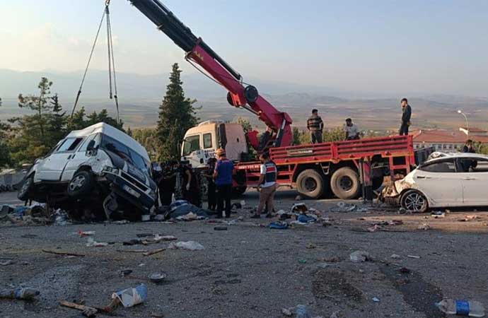 Gaziantep’te freni patlayan kamyon üç araca çarptı! Altı ölü 16 yaralı