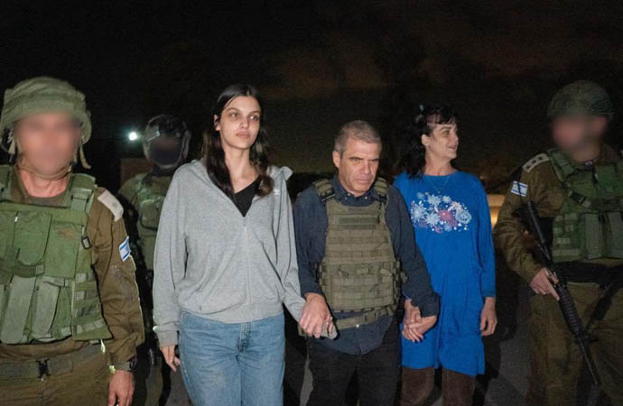 Hamas iki ABD’li rehineyi serbest bıraktı! Anne ve kızı Kızılhaç’a teslim oldu