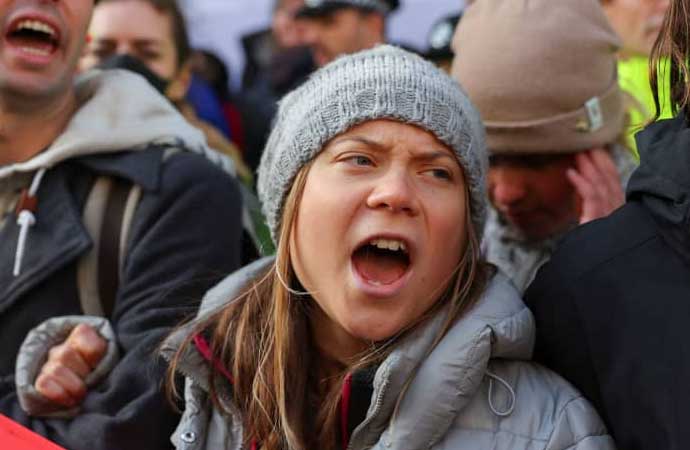 “Gazze’yle birlikteyim” diyen Greta Thunberg İsrail müfredatından siliniyor