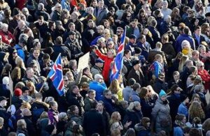 İzlanda’da kadınlar 48 yıl sonra başkaldırdı! “Siz buna eşitlik mi diyorsunuz?”