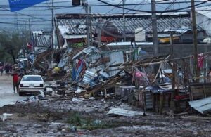 Meksika’yı Otis Kasırgası vurdu! En az 27 ölü