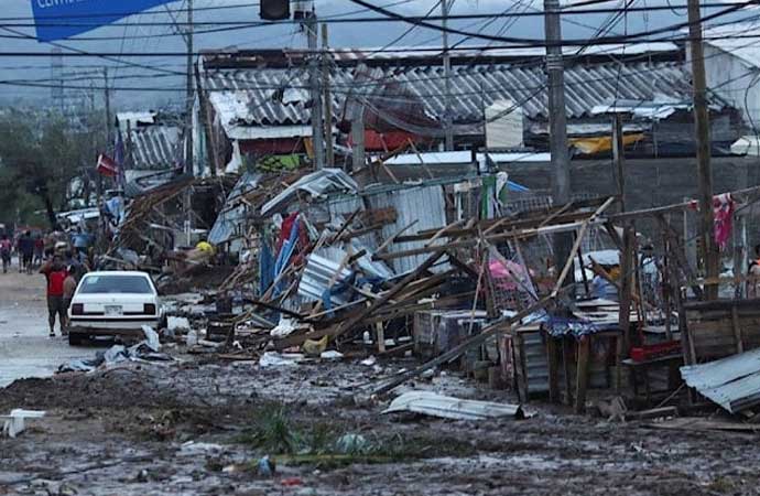 Meksika’yı Otis Kasırgası vurdu! En az 27 ölü