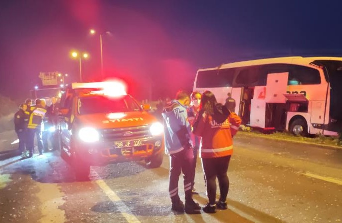 Kayseri’de yolcu otobüsü kontrolden çıktı: 16 yaralı