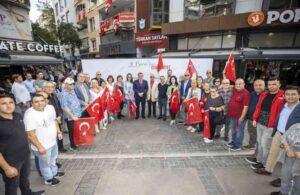 İzmirliler 100’üncü yılda duygularını Cumhuriyet Duvarına yazdı