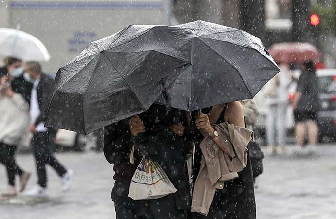 İstanbul’da yağış ve fırtına beklentisi! AKOM saat vererek uyardı…