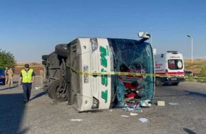 Şanlıurfa’da yolcu otobüsü otomobile çarpıp devrildi! 2 ölü, 25 yaralı