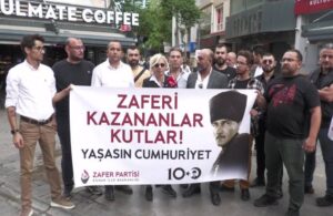 Zafer Partisi’nden TRT önünde ‘Cumhuriyet kutlamaları’ protestosu