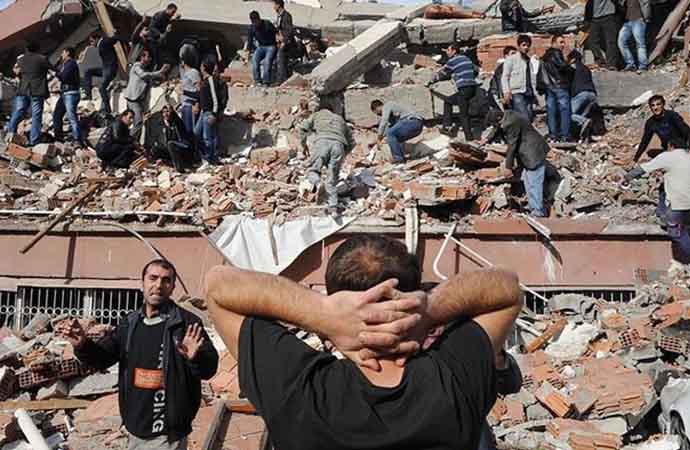 Van Depremi’nde hayatını kaybedenler anıldı
