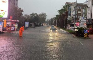 Çanakkale’de sel aniden bastırdı: Cadde ve sokaklar sular altında kaldı