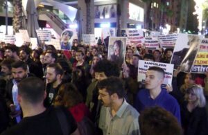 İzmir’de öğrencilerden protesto! “Ölmeye değil, okumaya geldik”