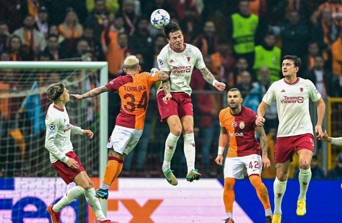 Galatasaray pes etmedi! Manchester United karşısında nefes kesen geri dönüş