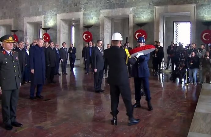 Devlet erkanı Atatürk’ün huzuruna çıktı! Saat 9’u 5 geçe Anıtkabir’de yaşam durdu