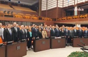 “Adalet Nöbeti”ndeki CHP’lilerden Meclis’te 9’u 5 geçe saygı duruşu! Kürsüdeki Atatürk portresi dikkat çekti