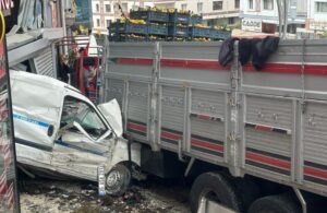 Ankara’da freni patlayan kamyon ticari aracı önüne katıp dükkana daldı!