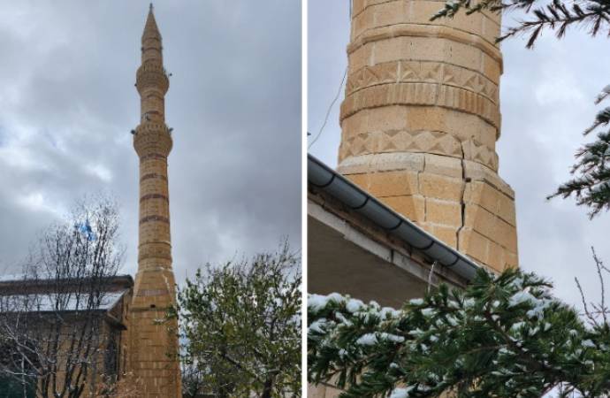 Fırtınada minaresi çatlayan cami ibadete kapatıldı