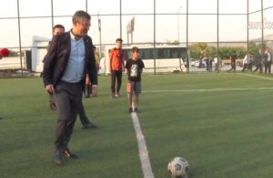 Özgür Özel ve Ekrem İmamoğlu çocuklarla futbol oynadı
