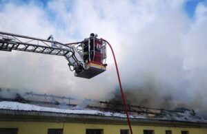 TCDD deposunda yangın: Çok sayıda itfaiye ekibi müdahale başlattı
