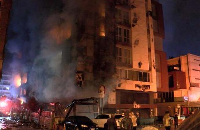 10 katlı bina yandı 99 ofis kül oldu
