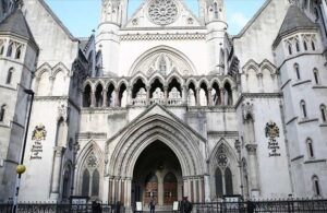 İngiltere Yüksek Mahkemesi hükumetin sığınmacı planını iptal etti