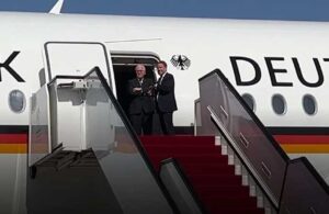 Almanya Cumhurbaşkanı’nı Katar’da kimse karşılamadı: Yarım saat uçağın önünde bekledi