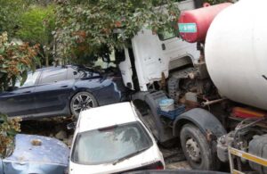 Üsküdar’da beton mikseri 7 aracı ezdi! Şoför araçtan atlayarak kurtuldu