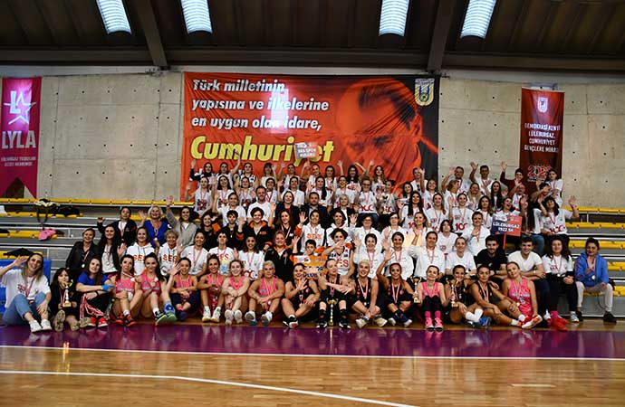Lüleburgaz Belediyesi’nin Kadınlar Spor Turnuvası Cumhuriyet Kupası tamamlandı