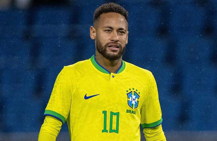 Neymar’dan futbolseverleri üzen haber! Aylarca futbol oynayamayacak
