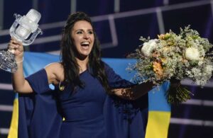 Rusya Eurovision’u kazanan şarkıcıyı arananlar listesine aldı