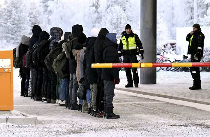 Finlandiya’dan Rusya sınırına beton bariyer