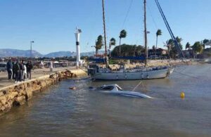 Antalya’da şiddetli fırtına nedeniyle tekne battı!