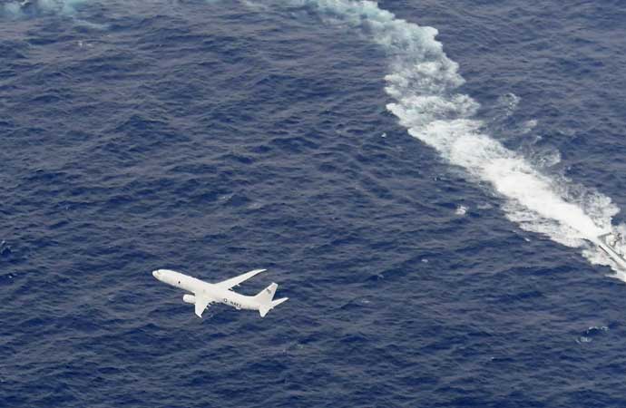 ABD’nin savaş uçağı okyanusa düştü!
