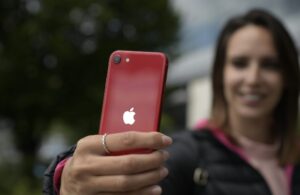 Apple, iPhone SE’yi ağırdan alıyor