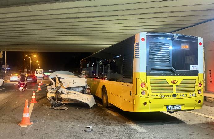 Kadıköy’de zincirleme kazada 5 yaralı! Trafik durma noktasına geldi