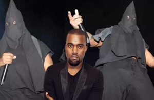 Kanye West’in sahnede giydiği kıyafet ve iğrenç sözleri hayranlarını bile çileden çıkardı