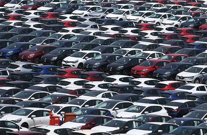 İkinci el otomobil piyasasında satışlar durdu: İşte 200 bin TL’nin altına düşen araçlar