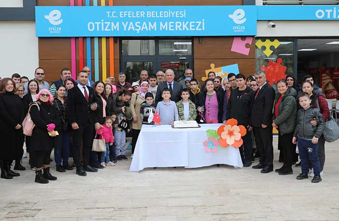 Efeler’in özel çocukları Otizm Yaşam Merkezi’nin 2’nci yılını kutladı