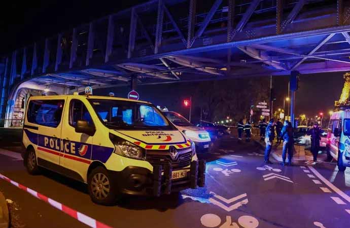 Paris’te bıçaklı ve çekiçli saldırı! 1 ölü, 2 yaralı