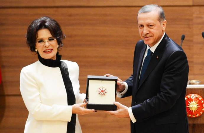 Hülya Koçyiğit AKP’yi ve Erdoğan’ı övdü: Bugün hiçbir şey eskisi gibi değil