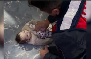 Jandarma kalbi duran bebeği kalp masajıyla hayata döndürdü