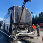 Yolcu otobüsü TIR’a çarptı: 13 yaralı