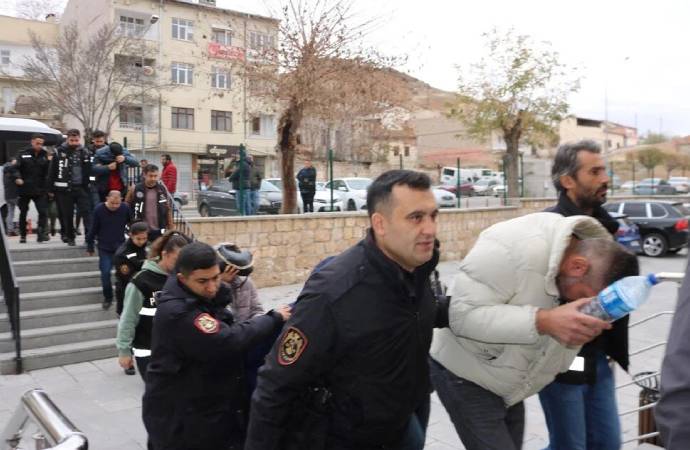 Türkiye’nin ‘en büyük’ rüşvet operasyonunda 11 tutuklama