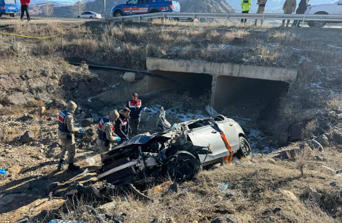 Erzurum’da otomobil şarampole devrildi! 3 kişi hayatını kaybetti